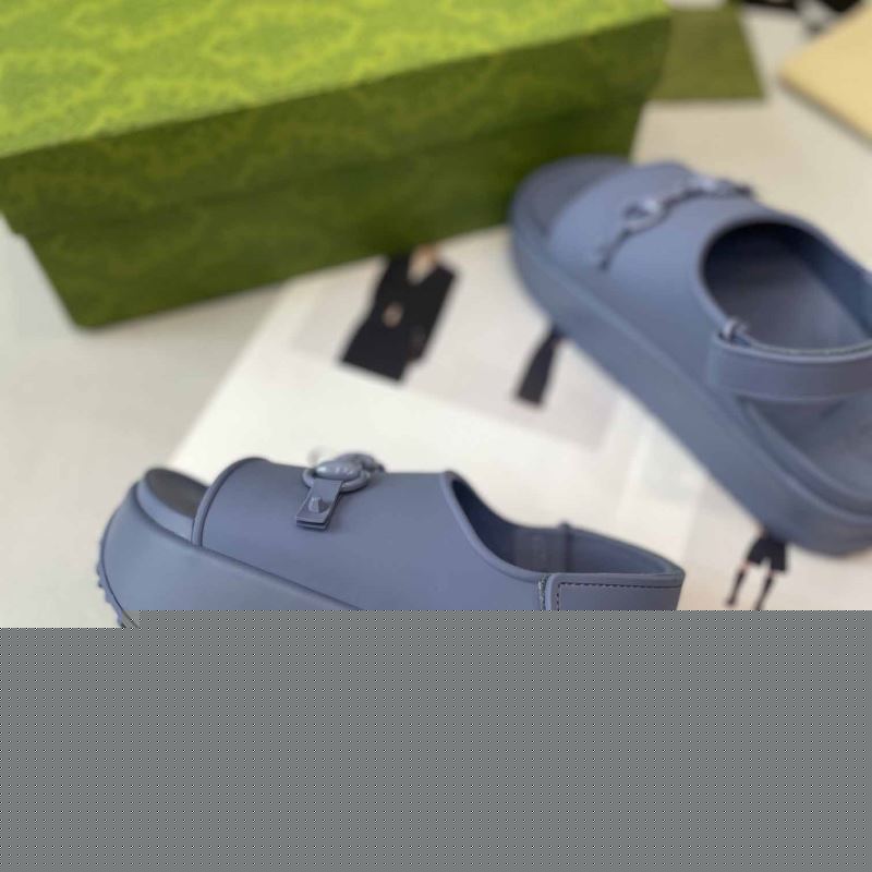 G*u*i sandals